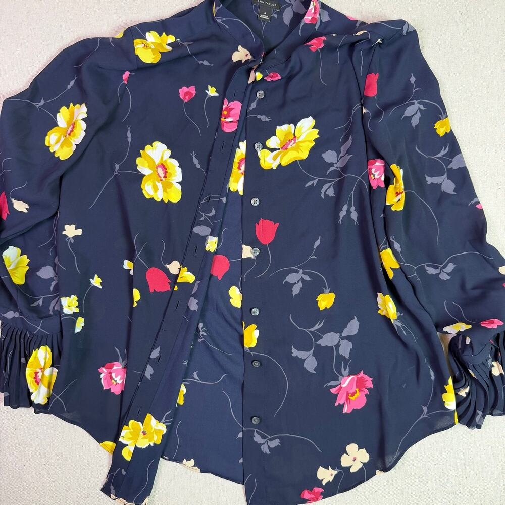 Ann Taylor Navy Floral Blouse Pleated Bell Sleeve Women's M Button Up Career Top - Picture 10 of 13